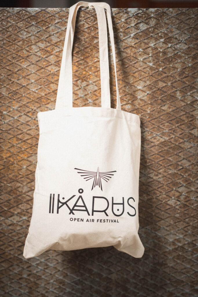 Add-ons: Accessoires wie Bags, Keychains, Schals, Socken, uvm.